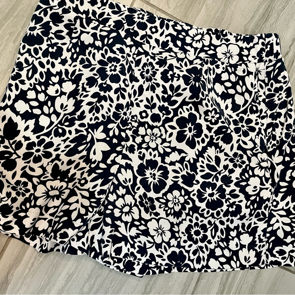 Ann Taylor White and Blue Shorts Casual